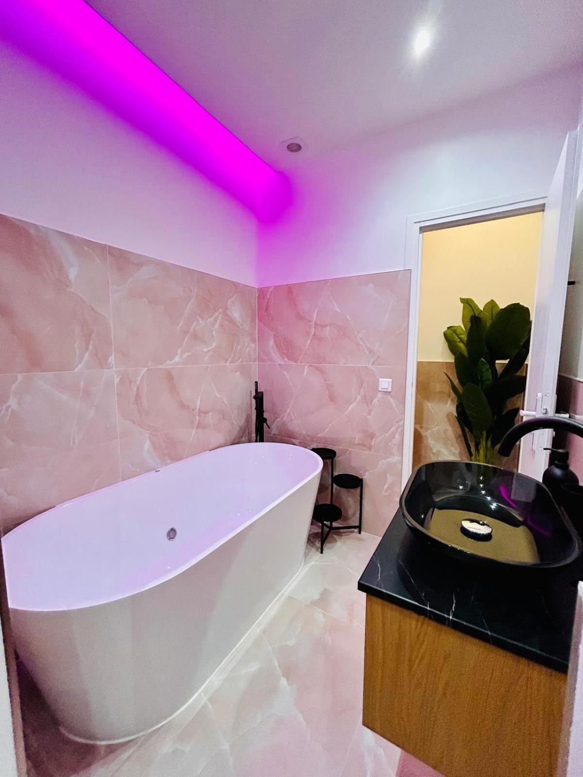 Intimate Escape - Seaside - Spa Bath - Wifi - Ac ニース エクステリア 写真